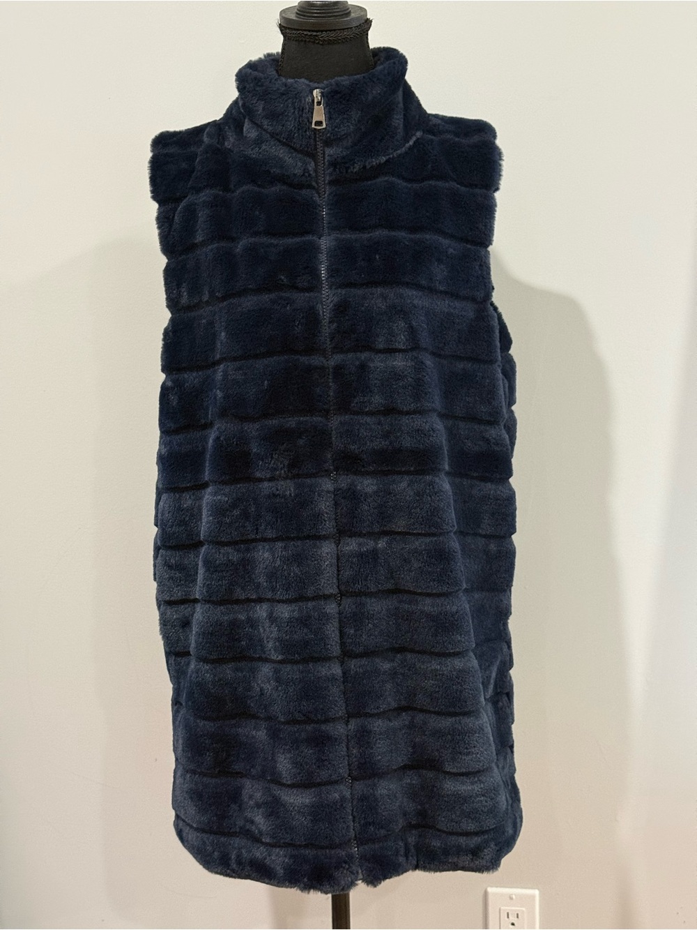 Le Moda L Faux Fur Sleeveless Vest w Pockets- Navy 563
